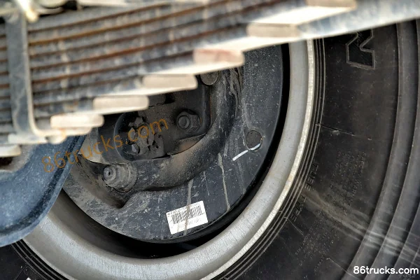 FAW Jiefang Qingdao Long V camion porteur 220 ch 6X2(8 roues) 8,8 m fourgon Châssis (3) | 86Trucks