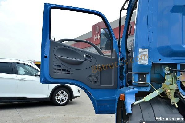 Dongfeng Dolica D8 124 hp 4X2(6 wheels) 6.2m Single Row Cargo Truck Chassis Cab (1) | 86Trucks
