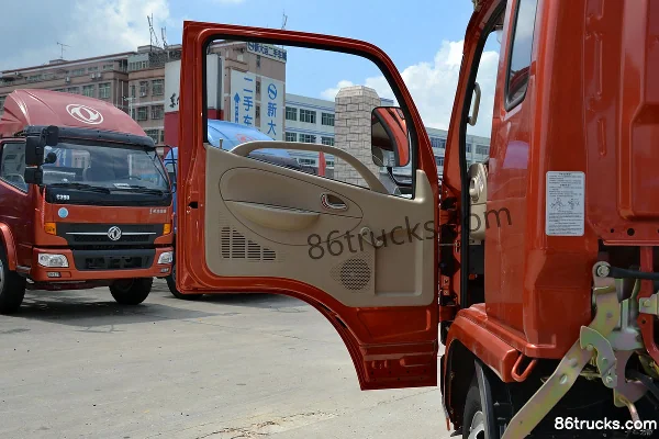 Dongfeng Ruiling S 116 hp 4X2(6 wheels) 3300mm Wheelbase 4.3m Semi-Cab Light Truck Chassis (1) | 86Trucks