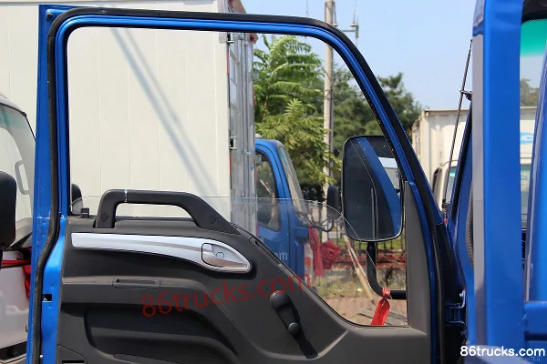 JAC Junling E5 102 hp 4X2(6 wheels) 4.18 m single-row flatbed light truck Cab (2) | 86Trucks