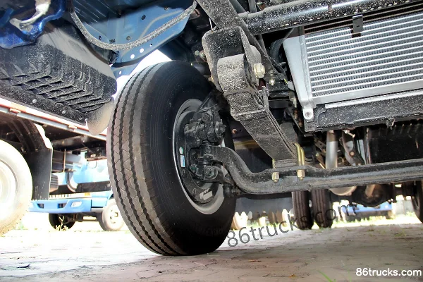 JAC Junling E5 102 hp 4X2(6 wheels) 4.18 m single-row flatbed light truck Chassis (2) | 86Trucks