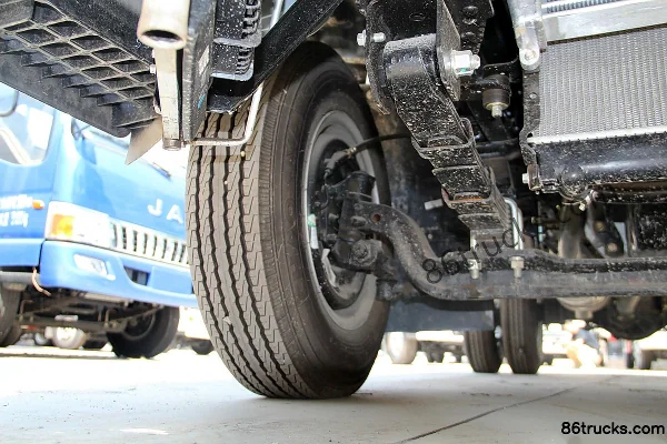JAC Shuailing K280 120 hp 4X2(6 wheels) 3.6m Single Row Flatbed Light Truck Chassis (2) | 86Trucks