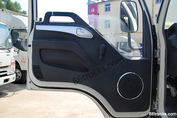 JAC Junling W380 124hp 4X2(6 wheels) 5.2m single-row van light truck Cab (3) | 86Trucks