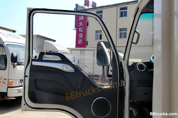 JAC Junling W380 124hp 4X2(6 wheels) 5.2m single-row van light truck Cab (2) | 86Trucks
