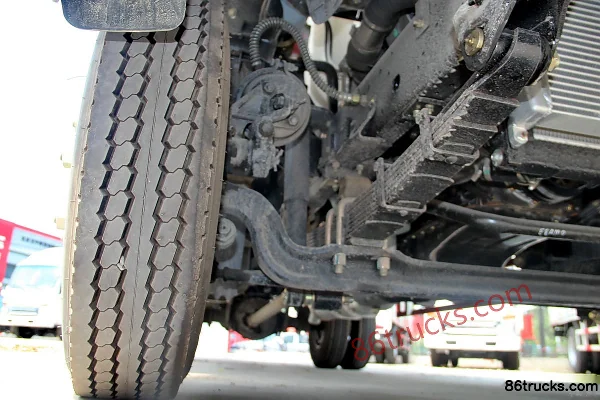 JAC Junling W380 124hp 4X2(6 wheels) 5.2m single-row van light truck Chassis (3) | 86Trucks