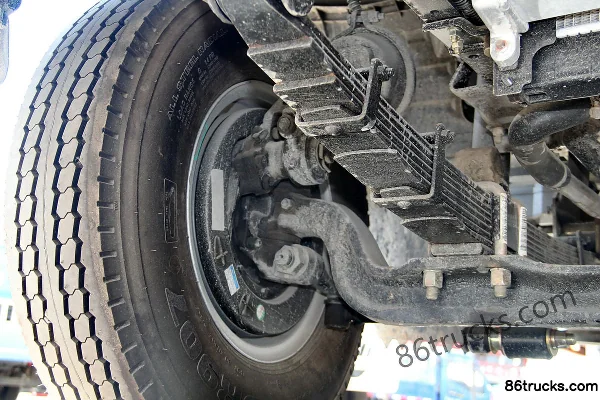JAC Junling W380 124hp 4X2(6 wheels) 5.2m single-row van light truck Chassis (2) | 86Trucks