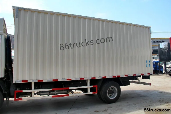 JAC Junling W380 124hp 4X2(6 wheels) 5.2m single-row van light truck Body (3) | 86Trucks
