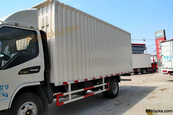 JAC Junling W380 124hp 4X2(6 wheels) 5.2m single-row van light truck Body (2) | 86Trucks