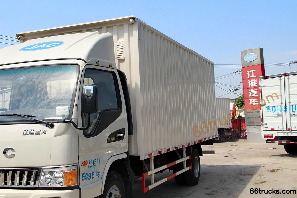 JAC Junling W380 124hp 4X2(6 wheels) 5.2m single-row van light truck Body (1) | 86Trucks