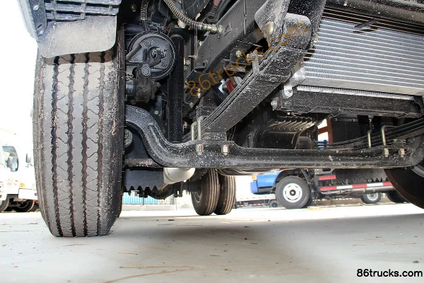 JAC Junling K330 120hp 4X2(6 wheels) 4.15m single-row van light truck Chassis (3) | 86Trucks