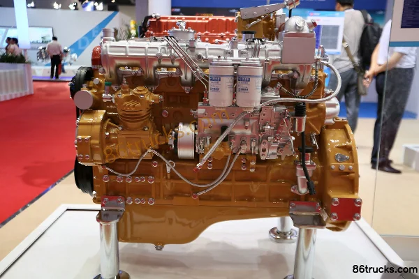 Yuchai YC6J125Z-T30 143 hp 6.5L China III Diesel Engine Exterior