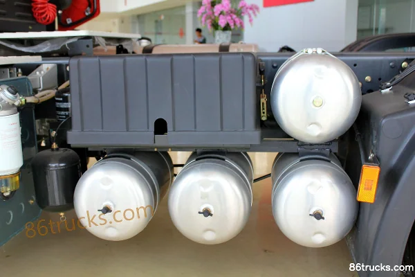 Dongfeng Commercial Vehicle Tianlong Heavy Truck 385 hp 6X4(10 wheels) Tractor Truck (Dongfeng 485) Chassis (3) | 86Trucks