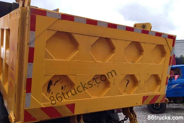 Hongyan New King Kong 340 ch 6X4(10 roues) camion benne 5,8 m Cabine (1) | 86Trucks