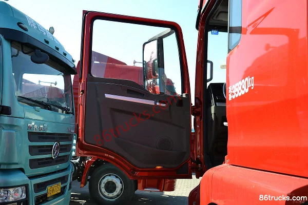 SHACMAN Delong New M3000 Enhanced Version 336 hp 4X2(6 wheels) Tractor Truck Cab (1) | 86Trucks