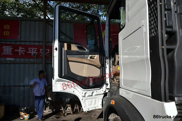Sinotruk HOWO T5G camion lourd 280 ch 6X4(10 roues) camion porteur 9,5 m Cabine (1) | 86Trucks