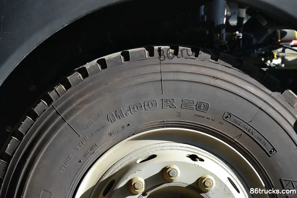 Sinotruk HOWO T5G camion lourd 280 ch 6X4(10 roues) camion porteur 9,5 m Châssis (3) | 86Trucks