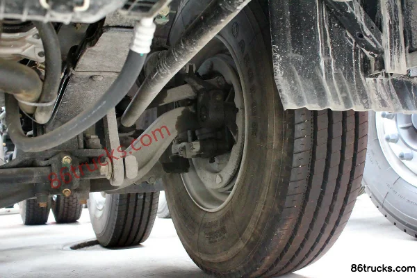 Dongfeng Commercial Vehicle Tianlong Heavy Truck 2018 360 hp 6X2(8 wheels) Tractor Truck Chassis (3) | 86Trucks
