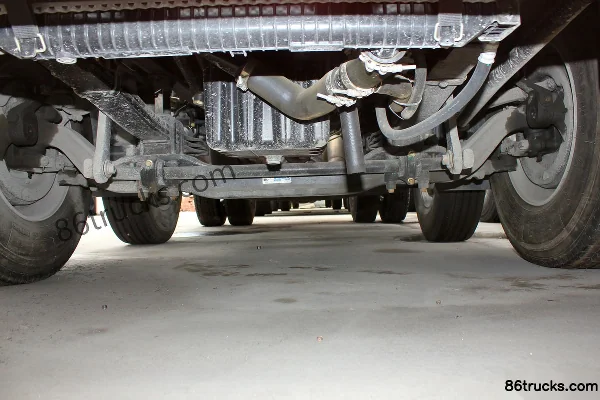 Dongfeng Commercial Vehicle Tianlong Heavy Truck 2018 360 hp 6X2(8 wheels) Tractor Truck Chassis (2) | 86Trucks