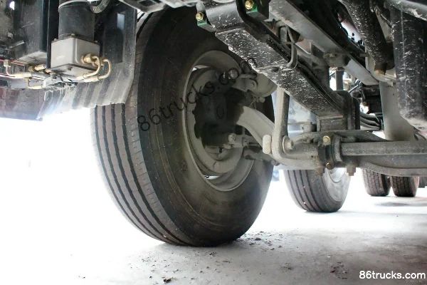 Dongfeng Commercial Vehicle Tianlong Heavy Truck 2018 360 hp 6X2(8 wheels) Tractor Truck Chassis (1) | 86Trucks