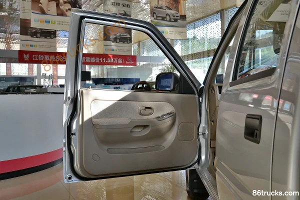 JMC Baodian nouvelle version super valeur confort allongé 2,8L diesel double cabine pick-up Châssis (1) | 86Trucks