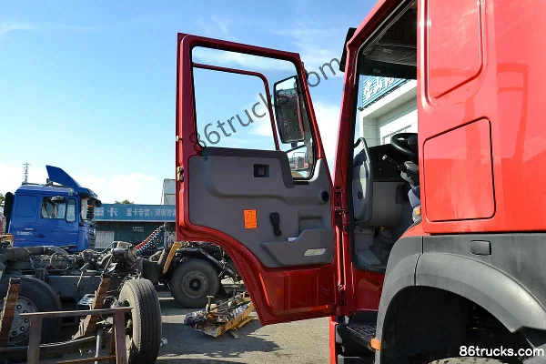Sinotruk HOWO heavy truck 340hp 8X4(12 wheels) dump truck chassis Cab (1) | 86Trucks