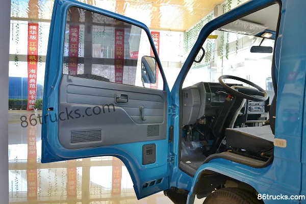 JMC Classic Shunda 102hp 4X2(6 wheels) 2.2m double-row flatbed light truck Cab (1) | 86Trucks