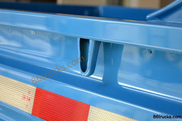 JMC Classic Shunda 102hp 4X2(6 wheels) 2.2m double-row flatbed light truck Body (2) | 86Trucks