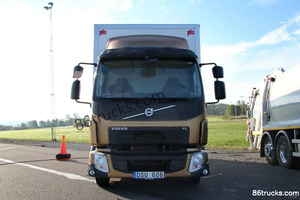 Volvo New FL Series 240 hp 4X2(6 wheels) Box Cargo Truck Exterior (2) | 86Trucks