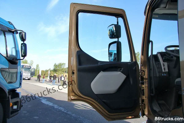 Volvo New FL Series 240 hp 4X2(6 wheels) Box Cargo Truck Cab (1) | 86Trucks