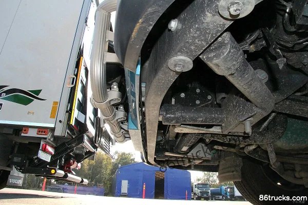 Volvo FE Heavy Truck 320hp 6X4(10 wheels) Dump Truck Chassis (3) | 86Trucks