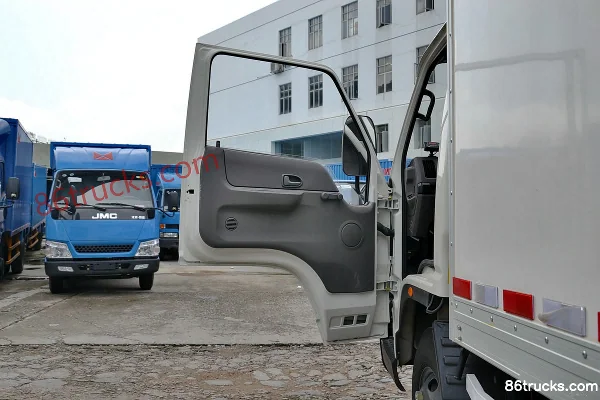 JMC New Kaiyun 109 hp 4X2(6 wheels) 3.7m Single Row Van Light Truck (Narrow Body) Cab (1) | 86Trucks