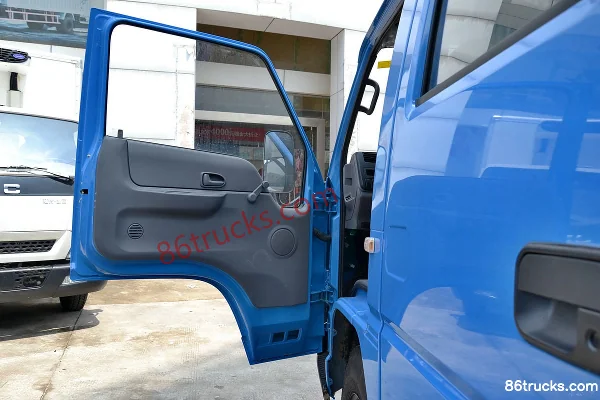 JMC Xinshunda 109 ch 4X2(6 roues) camion plateau double cabine 2,8 m (plateau bas) (1) | 86Trucks