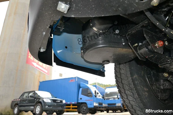 JMC Xinshunda 109 ch 4X2(6 roues) camion plateau double cabine 2,8 m (plateau bas) Châssis (2) | 86Trucks