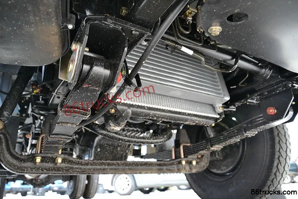 JMC Xinshunda 109 ch 4X2(6 roues) camion plateau double cabine 2,8 m (plateau bas) Châssis (1) | 86Trucks