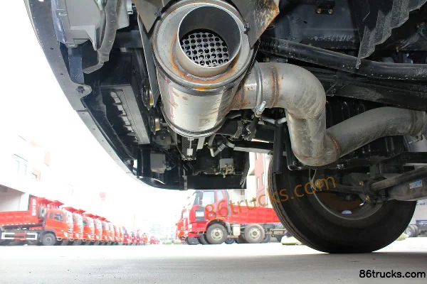 Dongfeng Commercial Vehicle Tianlong camion lourd 360 ch 6X4(10 roues) tracteur routier Châssis (1) | 86Trucks