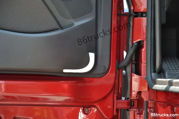 Sichuan Hyundai Chuanghu XCIENT P360 Heavy Truck 360 hp 4X2(6 wheels) Tractor Truck (Low Spec) Cab (3) | 86Trucks