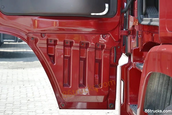 Sichuan Hyundai Chuanghu XCIENT P360 Heavy Truck 360 hp 4X2(6 wheels) Tractor Truck (Low Spec) Cab (2) | 86Trucks