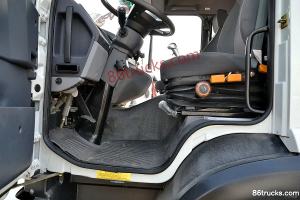 Sinotruk Golden Prince 336 hp 4X2(6 wheels) Tractor Truck (Semi-High Roof) Cab (3) | 86Trucks