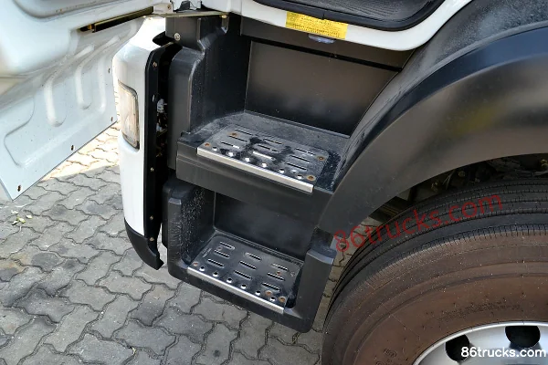 Sinotruk Golden Prince 336 hp 4X2(6 wheels) Tractor Truck (Semi-High Roof) Cab (2) | 86Trucks