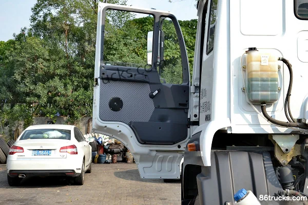 Sinotruk Xinhéhuang C5B camion porteur 220 ch 4X2(6 roues) tracteur routier Cabine (1) | 86Trucks