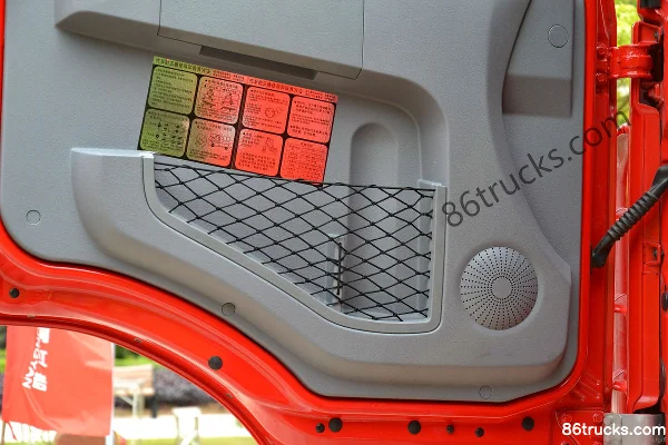 SAIC Hongyan Genlyon C100 Heavy Truck 310 hp 4X2(6 wheels) Tractor Truck (Flat Top) Cab (2) | 86Trucks