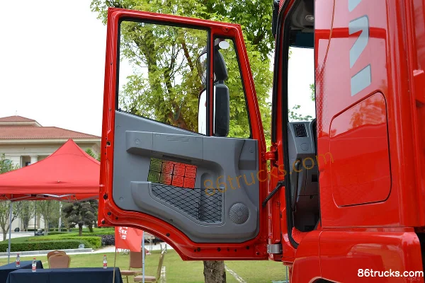 SAIC Hongyan Genlyon C100 Heavy Truck 310 hp 4X2(6 wheels) Tractor Truck (Flat Top) Cab (1) | 86Trucks