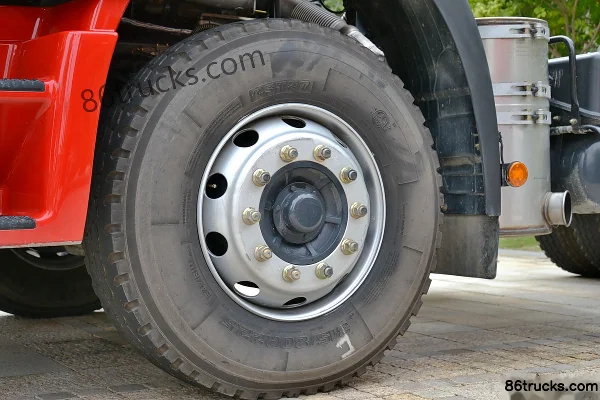 SAIC Hongyan Genlyon C100 Heavy Truck 310 hp 4X2(6 wheels) Tractor Truck (Flat Top) Chassis (2) | 86Trucks