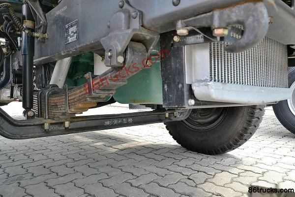 FAW Liute Economy Long-Nose Medium Truck 170 hp 4X2(6 wheels) LNG Tractor Truck (Fast Gear 8-Speed) Chassis (1) | 86Trucks