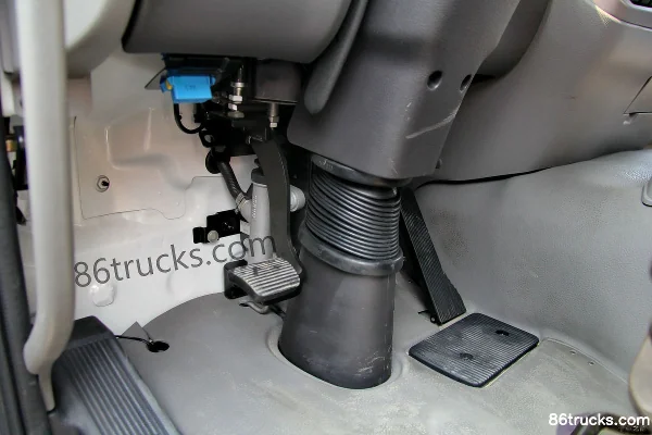 Dongwo UD Kuten Heavy Truck 430 hp 6X4(10 wheels) Tractor Truck (Flat Roof Cab) (3) | 86Trucks