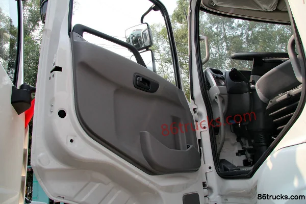 Dongwo UD Kuten Heavy Truck 430 hp 6X4(10 wheels) Tractor Truck (Flat Roof Cab) (1) | 86Trucks