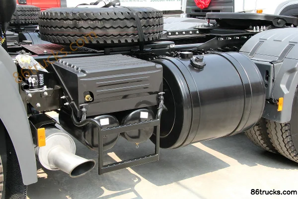 Dongwo UD Kuten Heavy Truck 430 hp 6X4(10 wheels) Tractor Truck (Flat Roof Cab) Chassis (3) | 86Trucks