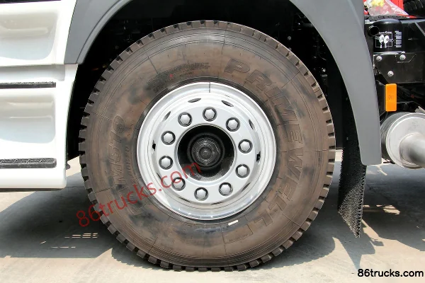 Dongwo UD Kuten Heavy Truck 430 hp 6X4(10 wheels) Tractor Truck (Flat Roof Cab) Chassis (1) | 86Trucks