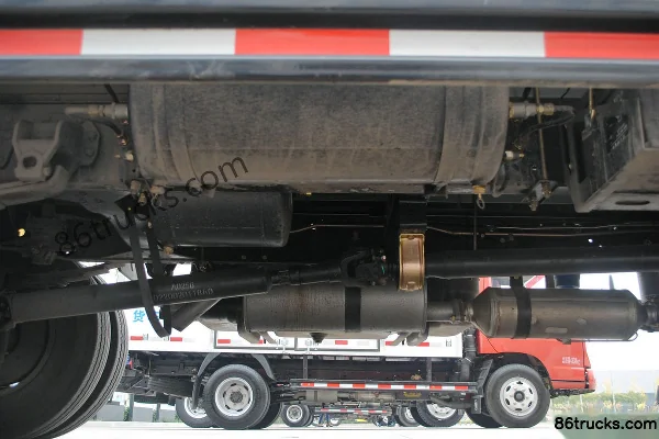 Foton Auling Jieyun 132hp 4X2(6 wheels) 5.2m single-row flatbed light truck Cab (3) | 86Trucks