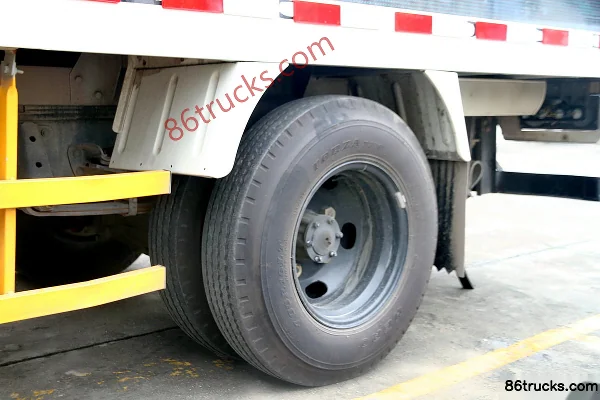 JMC New Shunda 109 ch, 4X2(6 roues) , camion léger fourgon cabine avancée 3,3 m Châssis (3) | 86Trucks